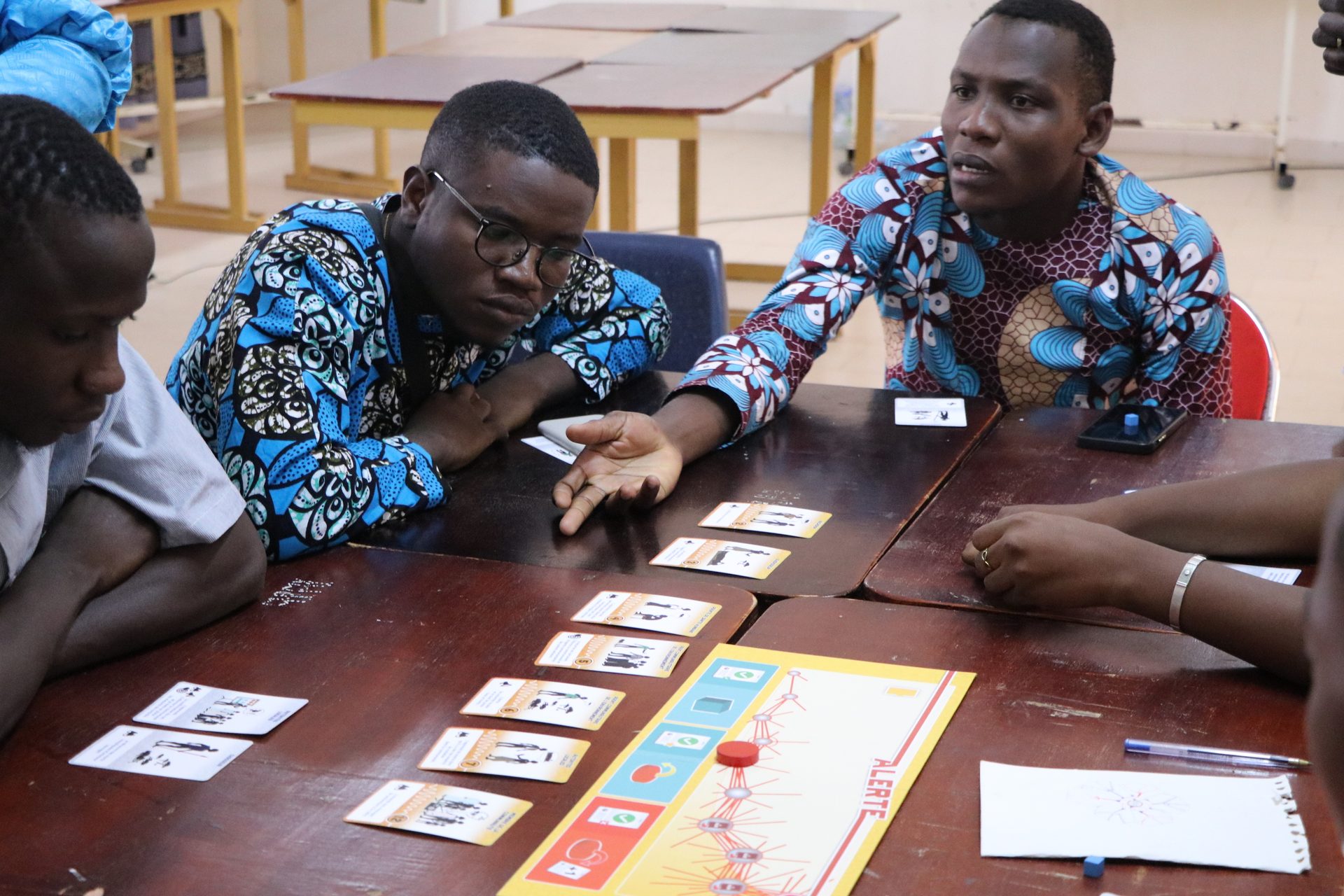 Health workers play &#x22;Alert&#x22;, the EBO-SURSY Project board game on surveillance for diseases originating in wildlife.